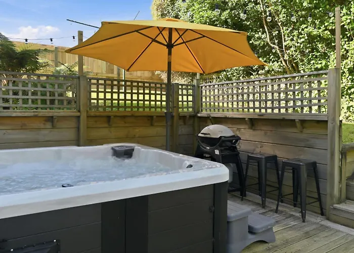 Redwoods Edge - Walk To The Forest With Pool Vakantiehuis *