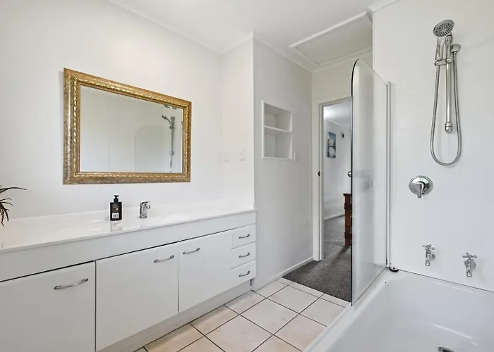Vakantiehuis Redwoods Edge - Walk To The Forest With Pool *